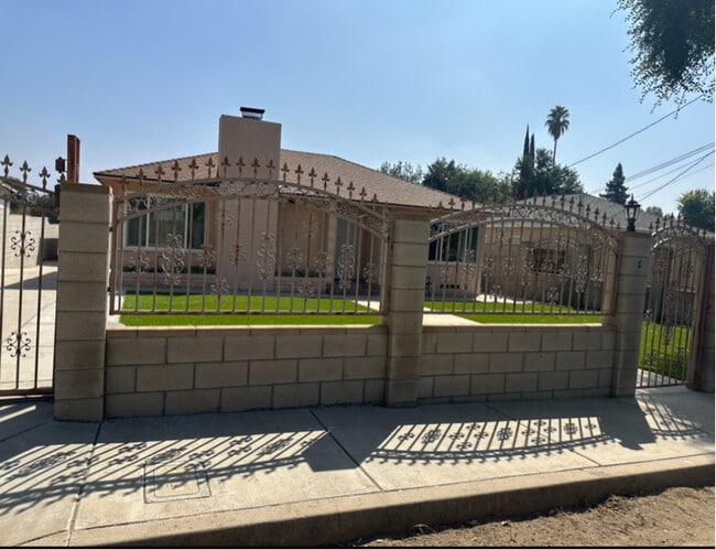 Building Photo - 3637 N G St