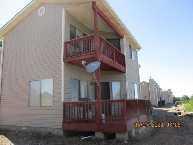 Photo - 1975 Village Dr