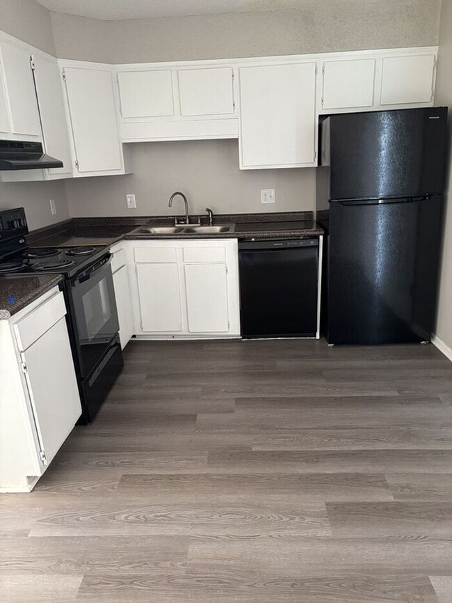 Building Photo - Beautiful Two-Story Home in Cayce