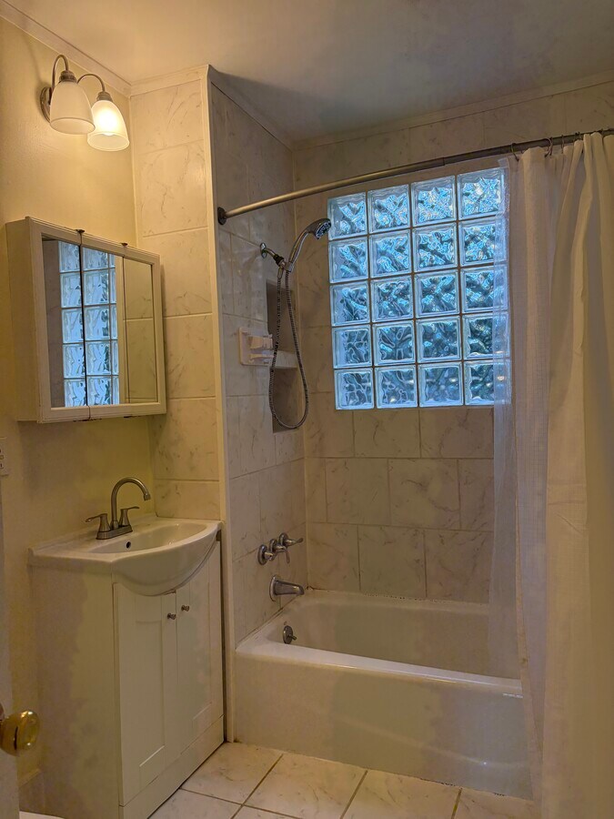 Photo - 407 Hemphill St