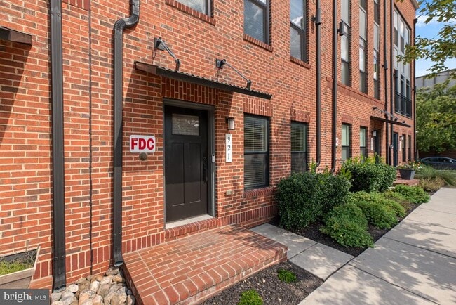 Photo - 921 Grundy St