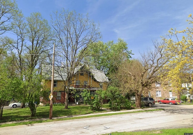 Building Photo - 1310 Home Pl