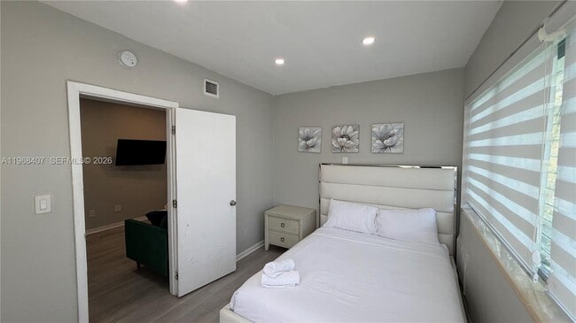 Photo - 10000 E Bay Harbor Dr Unidad 14