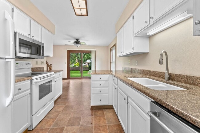 Photo - Perfect Townhome with Garage. PETS WELCOME