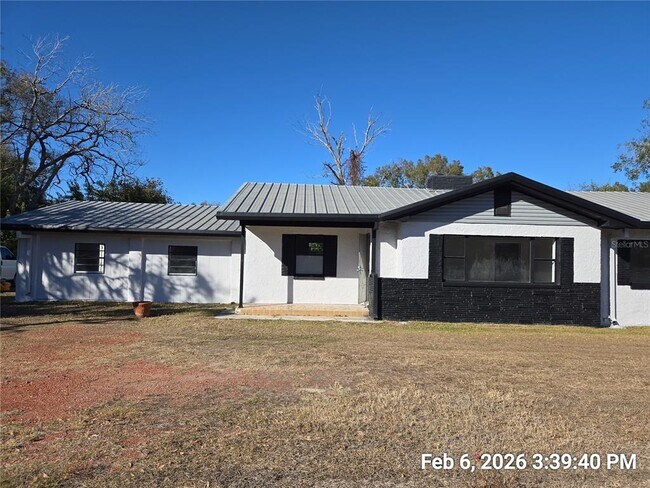 Building Photo - 604 E College Ave