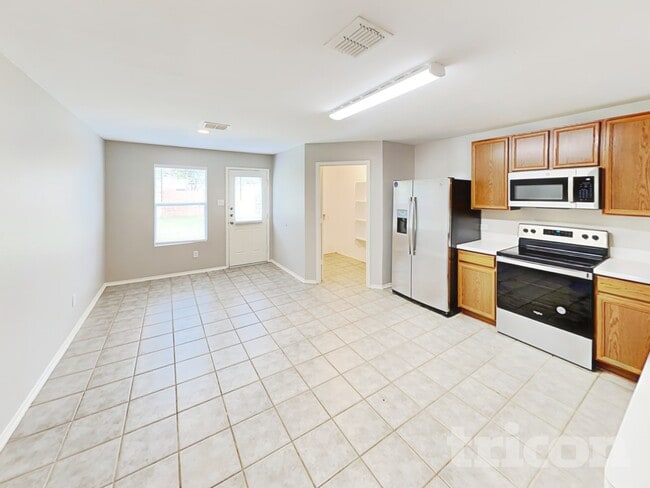 Photo - 1128 Maplewood Ln