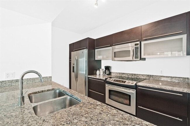 Photo - 951 Brickell Ave Unidad 2700