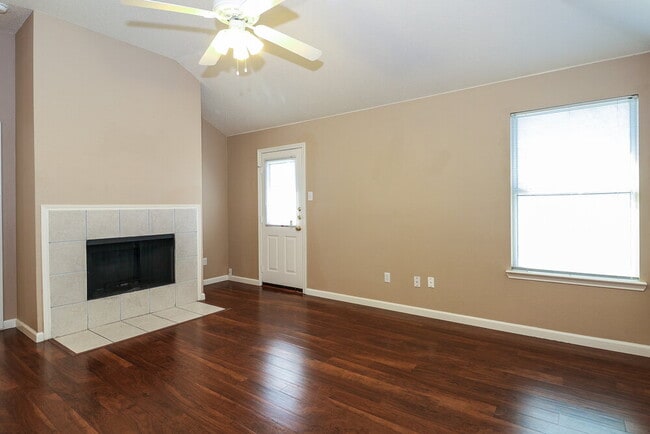 Photo - 320 Montana Dr