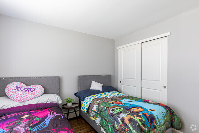 2BR, 1BA - Bedroom - Folly Brook Apartments