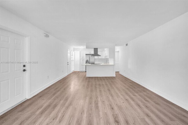 Building Photo - 3265 Virginia St Unit 16 Rental