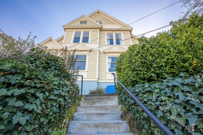 Photo - 1940-1946-1946 SW Market St Dr