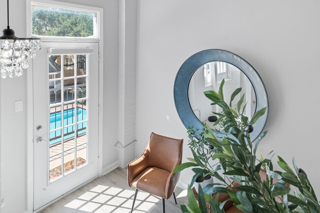 Vestíbulo de Park at Cedar Lawn Apartments - Park at Cedar Lawn