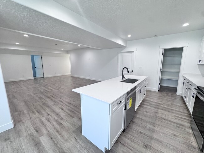 Photo - 1436 E 820 N