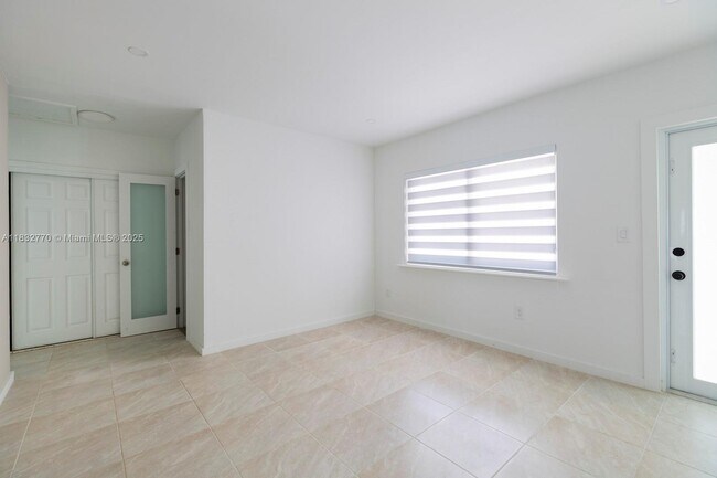 Photo - 7800 NE 10th Ct Unit 2