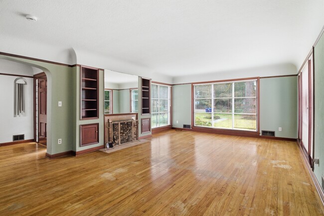 Photo - 8131 Veterans Dr SW