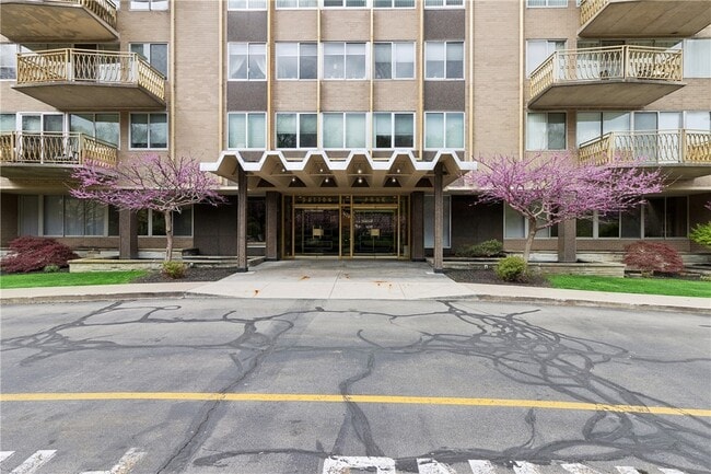Photo - 1400 East Ave