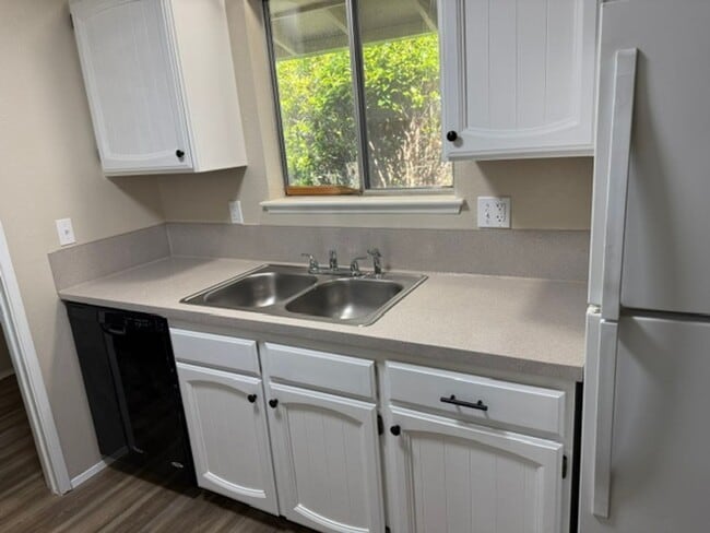 Photo - 3 Bedroom/2 Bathroom Rambler in Southeast Tacoma