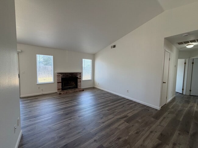 Photo - Cute 3 bedroom 2 bath house with new flooring/paint