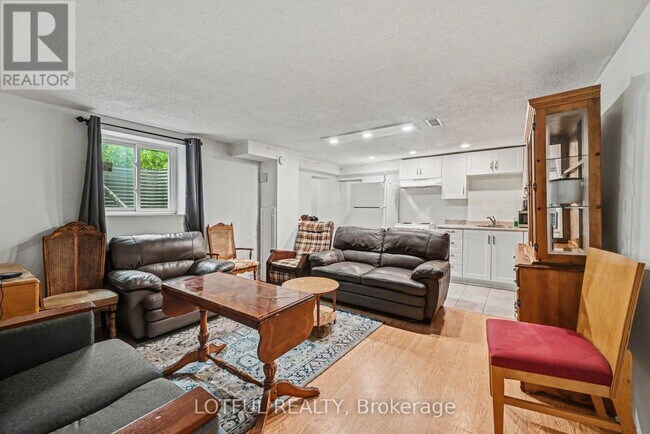 Photo - 2427 Ave du Chasseur Unit 3