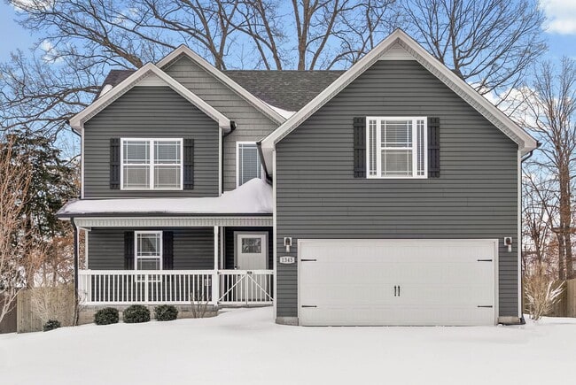 Building Photo - Pet Friendly Three Bedroom with Bonus!