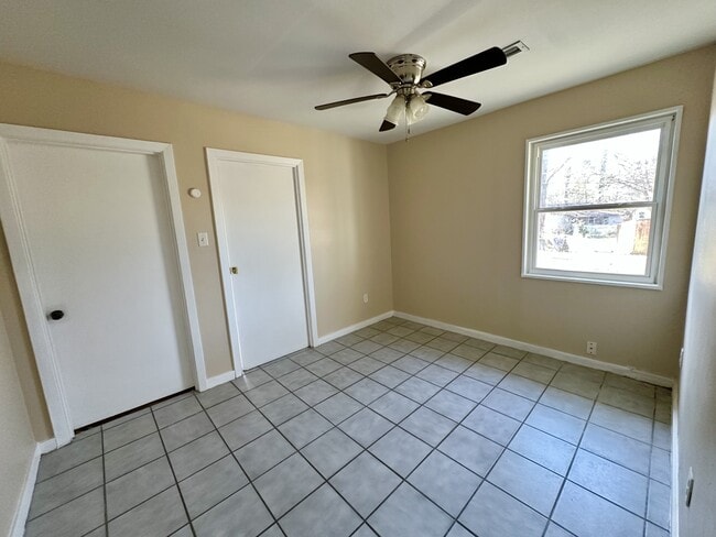 Photo - 408 Midway St