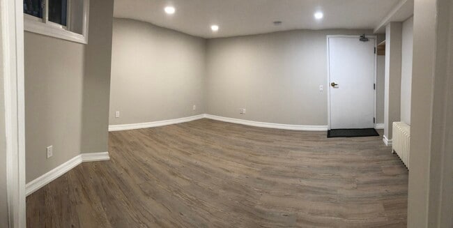 Photo - 646 Broadview Av