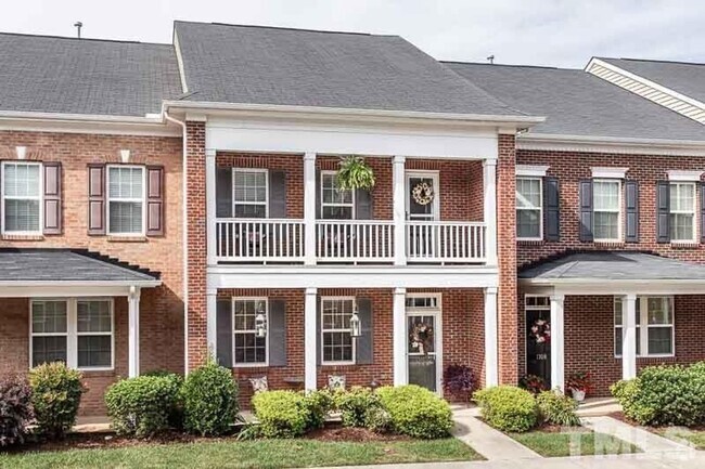 Building Photo - Charming 3BD, 2.5BA Raleigh Townhouse with...