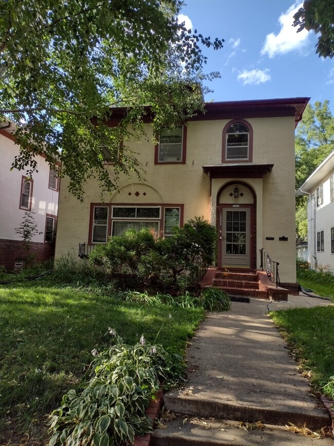 Fachada del dúplex y patio delantero - 1895 Portland Ave Unidad APT 2