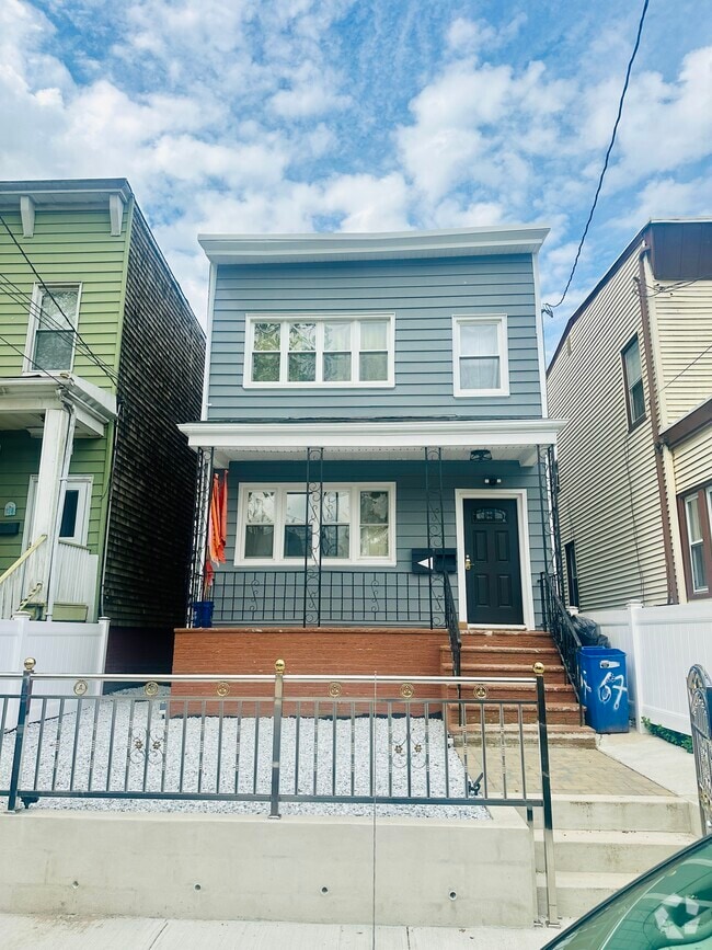 Building Photo - 67 Winfield Ave Unit 1 Rental