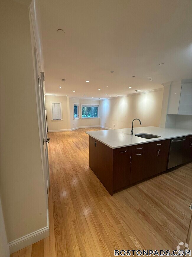Building Photo - 1443 Beacon St Rental