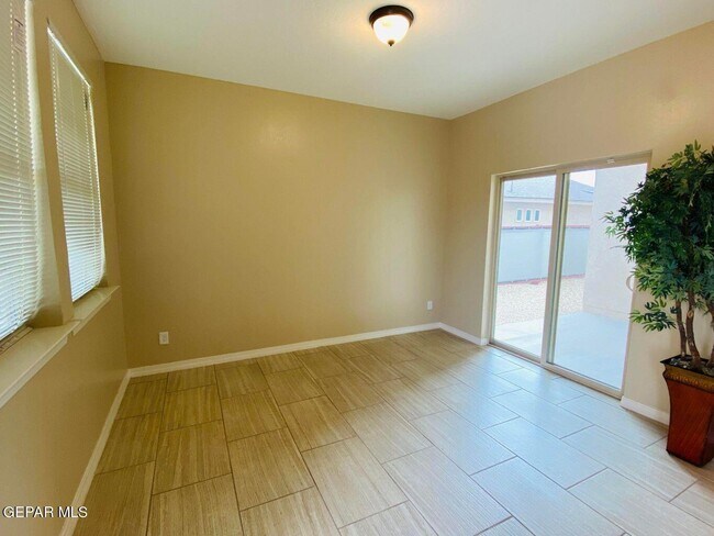 Photo - 409 S Manzanita Dr