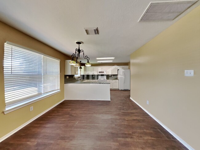 Photo - 149 Bristol Bend Ln