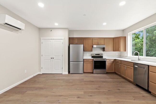 Building Photo - 15902 52nd St E Unit Boutique New Construction