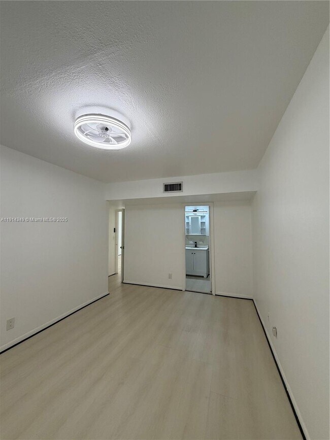 Photo - 125 SW 1st Ave Apartment Unit 125