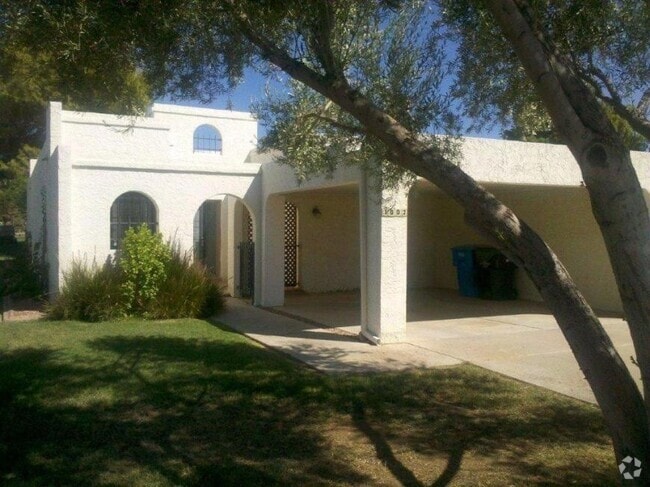 Building Photo - 2 bedroom in PHOENIX AZ 85020 Rental