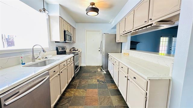 Photo - 813 Sandhurst Dr