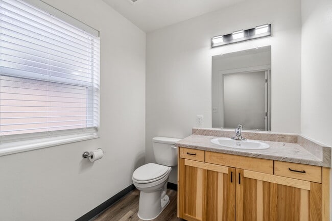 Photo - 721-711 11th St