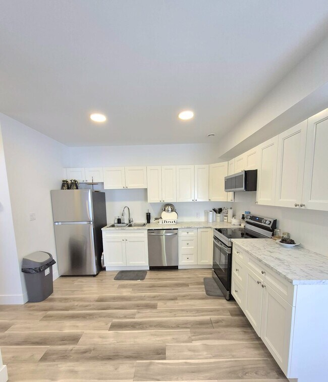 Building Photo - 2-Bedroom- 1 Bath Apartment for Rent Unit 12