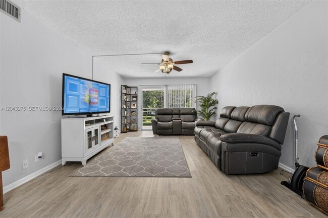 Building Photo - 2404 Antigua Cir Unit M2