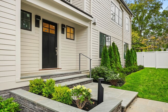 Photo - 191 Field Point Rd