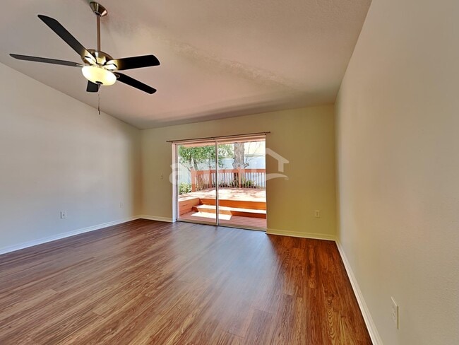 Photo - 2642 Queen Alberta Dr