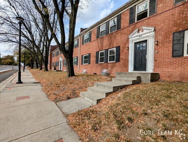 Building Photo - 2 Bedroom in East Plaza Unit 2W Rental