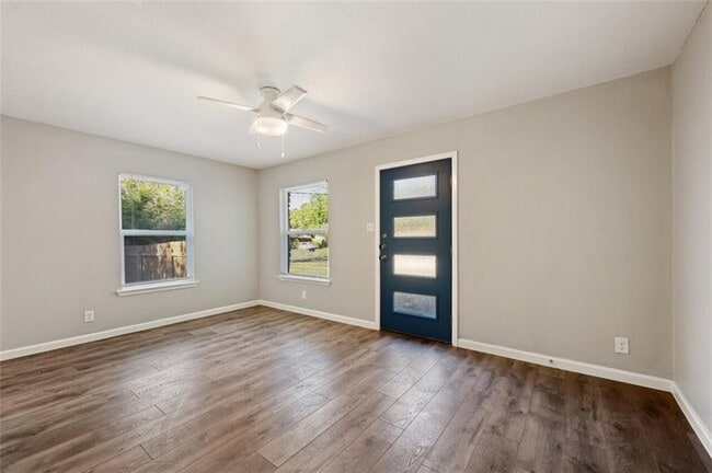 Photo - 2303 Metcalfe Rd