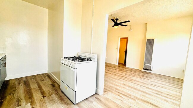 Photo - 4015 Melrose Ave