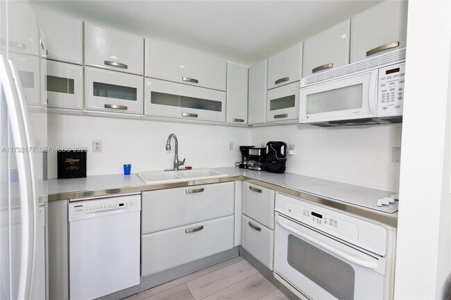 Photo - 6580 Indian Creek Dr Unidad 608