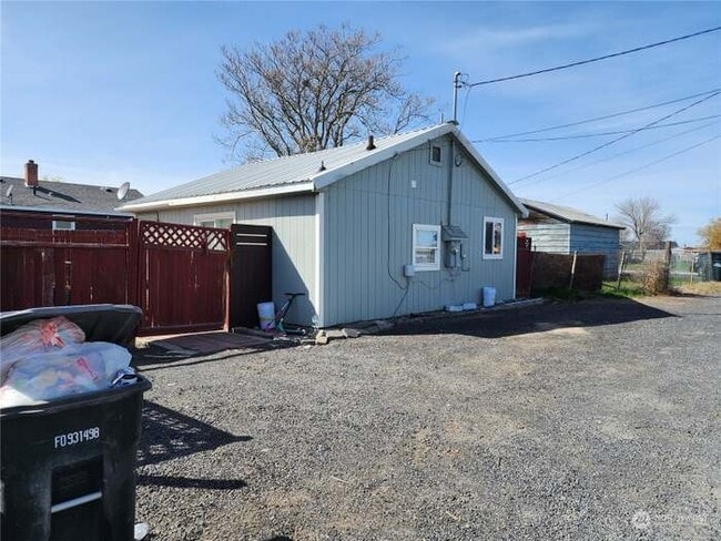 Building Photo - 1007.5 W Cascade Ave Rental