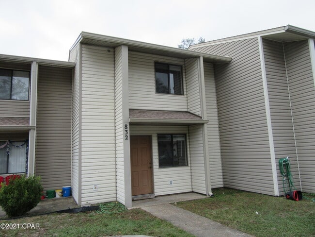 Building Photo - 832 West St Rental