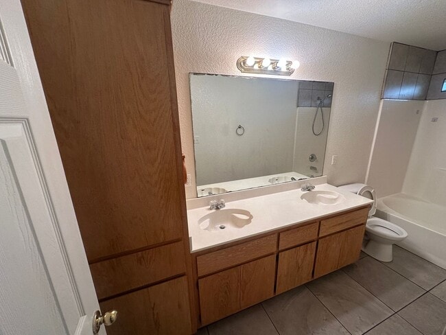 Photo - 2609 Vernice Loop Unit -B