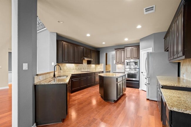 Photo - 11704 Palisades Pkwy