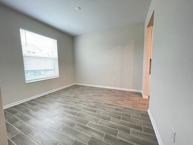 Photo - 4 bedroom 3.5 bath Solar Panels, The Cove at Waterside, LIKE NEW!